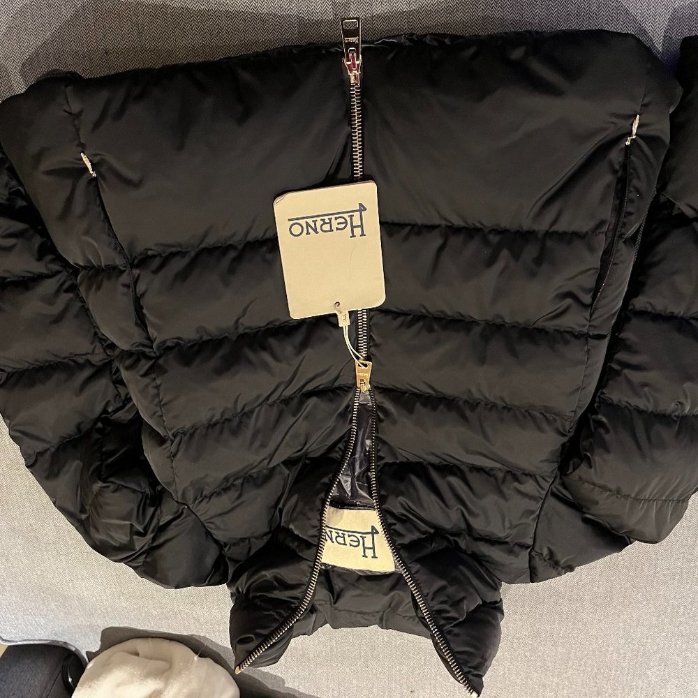 Herno Short Quilted Black Coat size 38